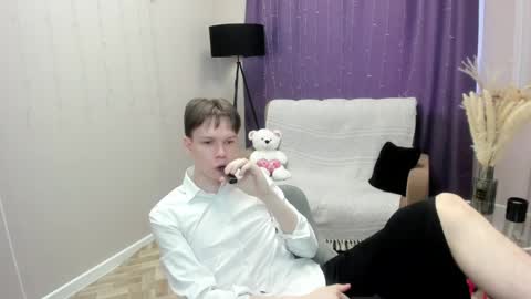 Snapshot of eliotmars chatting on 05/19/26, 06:53 eliotmars online show from 05/19/26, 06:53