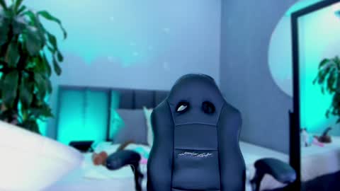 Elisa online show from 12/26/24, 11:24