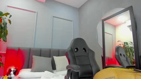 Elisa online show from 10/19/25, 07:03