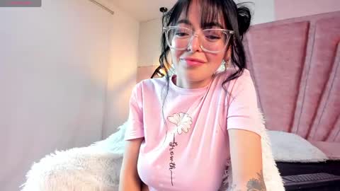 Snapshot of elisa_collins chatting on 04/16/26, 04:13 ELISSA online show from 04/16/26, 04:13