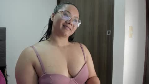 Snapshot of elisa_connors18 chatting on 09/20/25, 10:33 online show from 09/20/25, 10:33