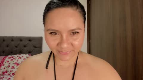 Snapshot of elisa_connors18 chatting on 10/01/25, 01:44 online show from 10/01/25, 01:44