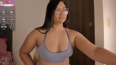 Snapshot of elisa_connors18 chatting on 10/10/25, 04:33 online show from 10/10/25, 04:33