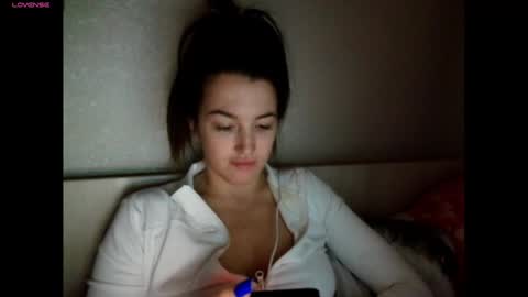 Snapshot of elisa_dove208 chatting on 11/19/25, 03:39 elisa_dove208 online show from 11/19/25, 03:39