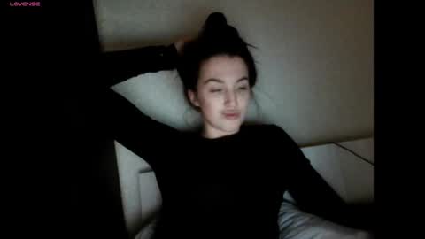 Snapshot of elisa_dove208 chatting on 11/28/25, 06:10 elisa_dove208 online show from 11/28/25, 06:10