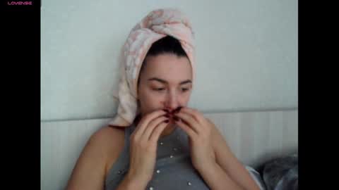 Snapshot of elisa_dove208 chatting on 12/16/25, 05:45 elisa_dove208 online show from 12/16/25, 05:45