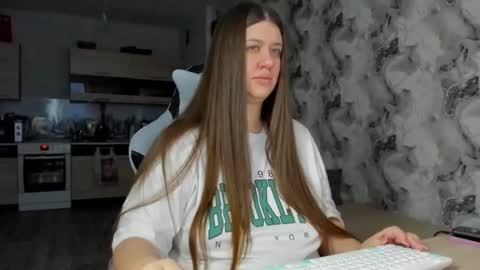 Aletta Oushen online show from 11/23/25, 10:04