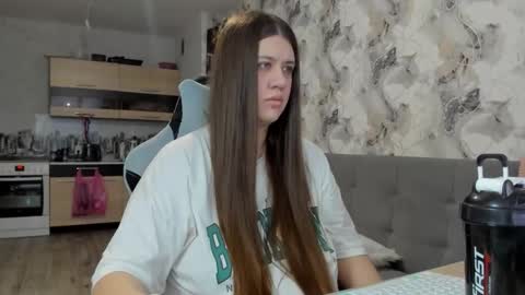 Aletta Oushen online show from 12/03/25, 10:02