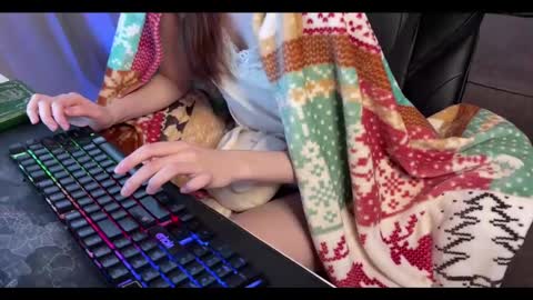 Snapshot of elisa_north chatting on 01/26/25, 10:45 Elisa North online show from 01/26/25, 10:45