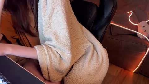 Snapshot of elisa_north chatting on 02/19/25, 06:11 Elisa North online show from 02/19/25, 06:11