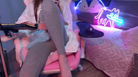 Snapshot of elisa_north chatting on 09/21/25, 01:24 Elisa North online show from 09/21/25, 01:24