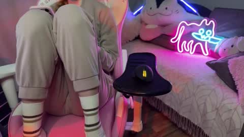 Snapshot of elisa_north chatting on 09/28/25, 11:59 Elisa North online show from 09/28/25, 11:59