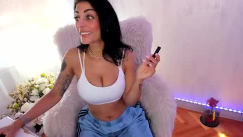 Snapshot of elisabaxter chatting on 06/17/26, 04:59 Maria online show from 06/17/26, 04:59