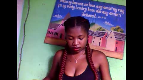 Snapshot of elisabeth2525 chatting on 02/05/25, 02:08 elisabeth2525 online show from 02/05/25, 02:08