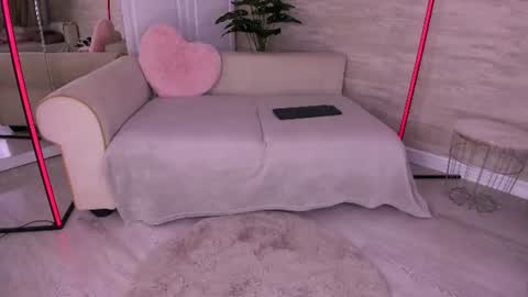 Snapshot of elisabeth_jason chatting on 07/17/26, 04:19 elisabeth_jason online show from 07/17/26, 04:19