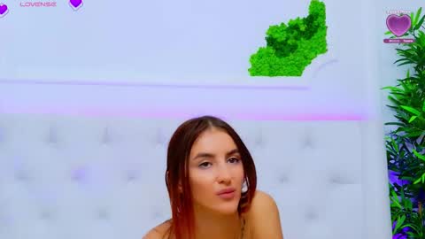 Snapshot of elisacharm chatting on 10/17/25, 04:26 ElisaCharm online show from 10/17/25, 04:26