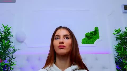 Snapshot of elisacharm chatting on 10/22/25, 04:13 ElisaCharm online show from 10/22/25, 04:13