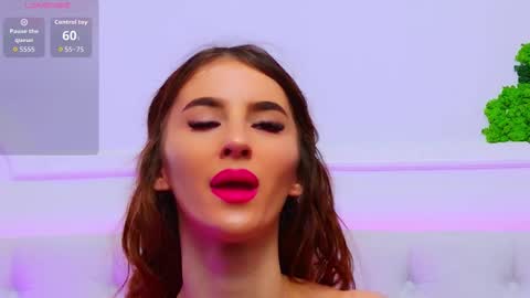 Snapshot of elisacharm chatting on 12/15/25, 03:44 ElisaCharm online show from 12/15/25, 03:44