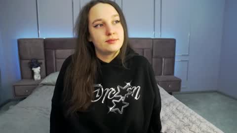 Snapshot of elisaminix_ chatting on 03/12/25, 06:29 Elison online show from 03/12/25, 06:29