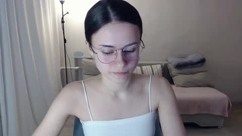 Snapshot of eliscuteblonde chatting on 01/22/25, 08:28 Elis online show from 01/22/25, 08:28