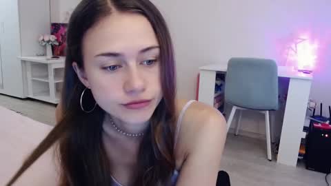 Snapshot of eliscuteblonde chatting on 09/11/25, 04:01 Elis online show from 09/11/25, 04:01