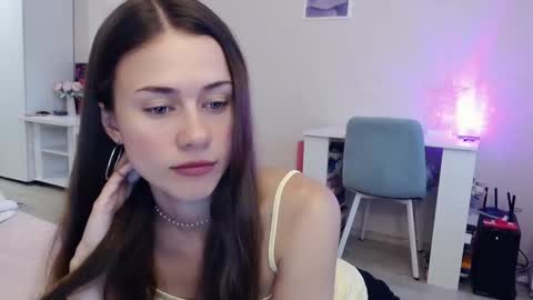 Snapshot of eliscuteblonde chatting on 09/13/25, 02:44 Elis online show from 09/13/25, 02:44