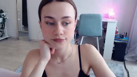 Snapshot of eliscuteblonde chatting on 03/05/26, 07:04 Elis online show from 03/05/26, 07:04