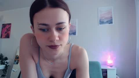 Snapshot of eliscuteblonde chatting on 03/13/26, 04:30 Elis online show from 03/13/26, 04:30