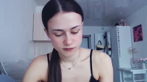 Snapshot of eliscuteblonde chatting on 03/25/26, 05:24 Elis online show from 03/25/26, 05:24