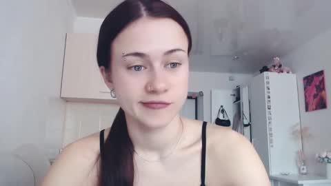 Snapshot of eliscuteblonde chatting on 03/27/26, 05:46 Elis online show from 03/27/26, 05:46