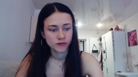 Snapshot of eliscuteblonde chatting on 04/04/26, 05:38 Elis online show from 04/04/26, 05:38