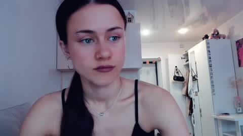 Snapshot of eliscuteblonde chatting on 04/10/26, 06:18 Elis online show from 04/10/26, 06:18