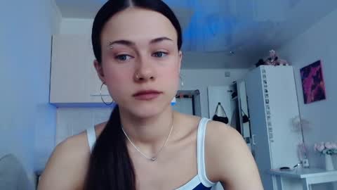 Snapshot of eliscuteblonde chatting on 04/14/26, 05:13 Elis online show from 04/14/26, 05:13