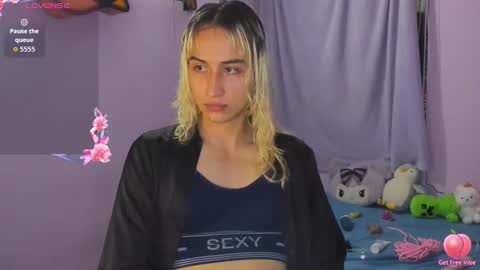 Snapshot of elisdarling chatting on 03/20/26, 12:48 elisdarling online show from 03/20/26, 12:48