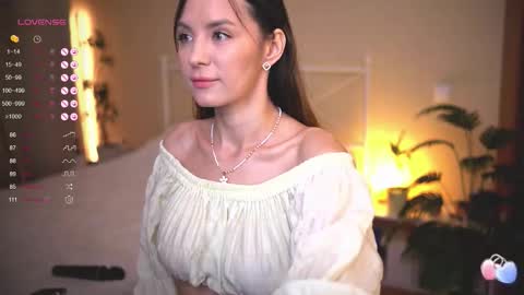 Snapshot of elise_bryk chatting on 10/16/25, 09:54 hiIm Elise    online show from 10/16/25, 09:54