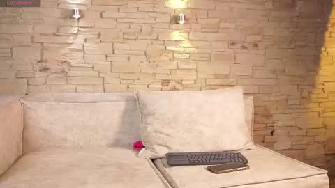 Snapshot of elise_diamond chatting on 06/27/26, 01:10 Elise diamond online show from 06/27/26, 01:10