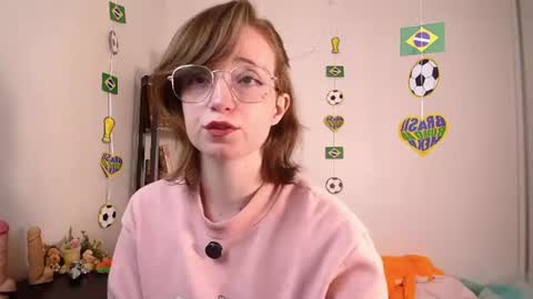 Snapshot of elise_nyx chatting on 06/12/26, 11:31 elise_nyx online show from 06/12/26, 11:31