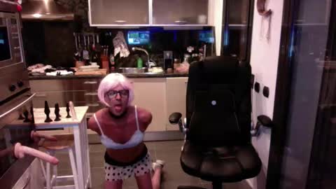 Snapshot of elise_tv chatting on 01/31/26, 09:24 Barbie online show from 01/31/26, 09:24