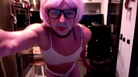 Snapshot of elise_tv chatting on 03/22/26, 08:56 Barbie online show from 03/22/26, 08:56