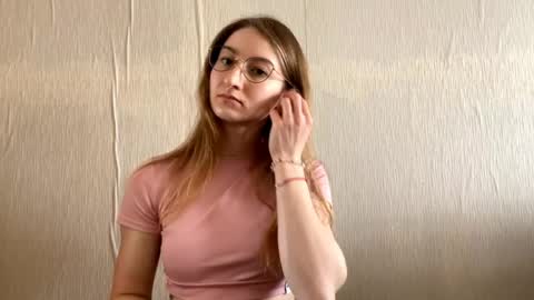 Snapshot of elisebetancur chatting on 04/16/26, 09:32 Elisabet online show from 04/16/26, 09:32