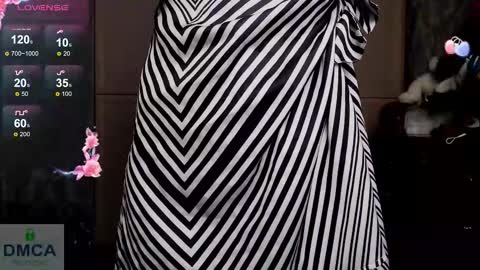 Snapshot of elisefoxy chatting on 10/19/25, 07:31 Elise online show from 10/19/25, 07:31