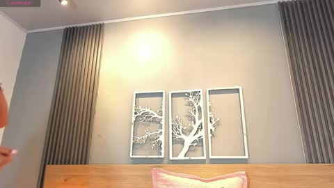 Snapshot of eliseplayboobs chatting on 04/21/26, 06:23 Elise Play Boobs online show from 04/21/26, 06:23