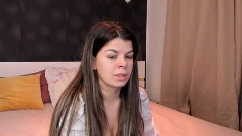 Snapshot of elisetyler89 chatting on 12/15/24, 10:37 Elly online show from 12/15/24, 10:37