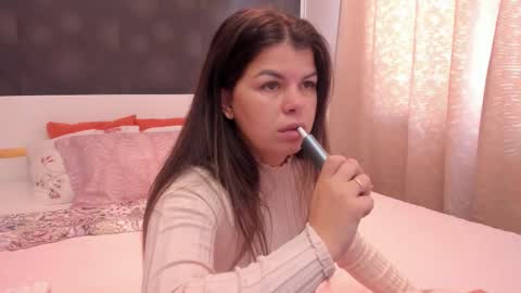 Snapshot of elisetyler89 chatting on 10/22/25, 08:25 Elly online show from 10/22/25, 08:25