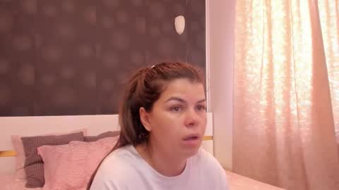 Snapshot of elisetyler89 chatting on 11/03/25, 08:59 Elly online show from 11/03/25, 08:59