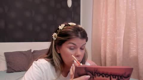 Snapshot of elisetyler89 chatting on 12/05/25, 08:45 Elly online show from 12/05/25, 08:45