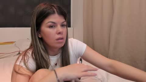 Elly online show from 04/16/26, 08:09