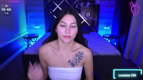 Snapshot of elisevelour chatting on 11/08/25, 02:06 elisevelour online show from 11/08/25, 02:06