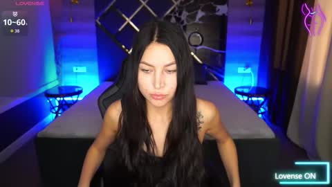 Snapshot of elisevelour chatting on 11/15/25, 01:51 elisevelour online show from 11/15/25, 01:51