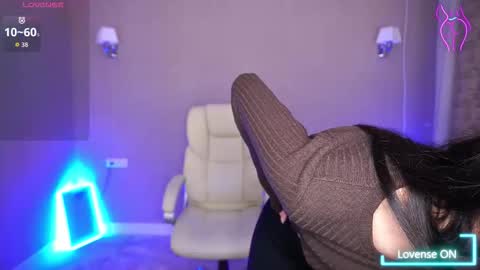 Snapshot of elisevelour chatting on 12/04/25, 01:53 elisevelour online show from 12/04/25, 01:53